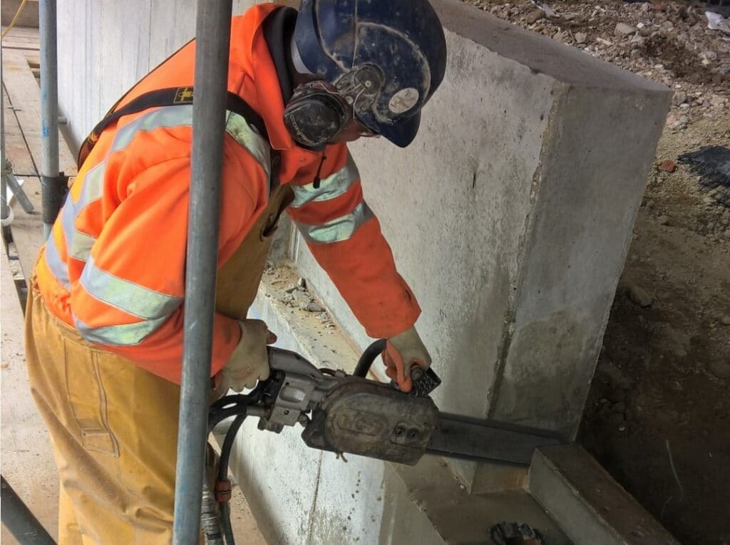 Handheld sawing, concrete